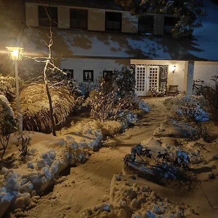 Landhaus-sutje-wolkenlos 아파트